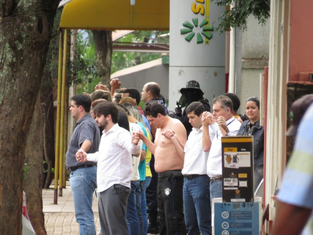 Bandidos Fazem Cord O Humano Para Roubar Bancos No Norte Do Paran