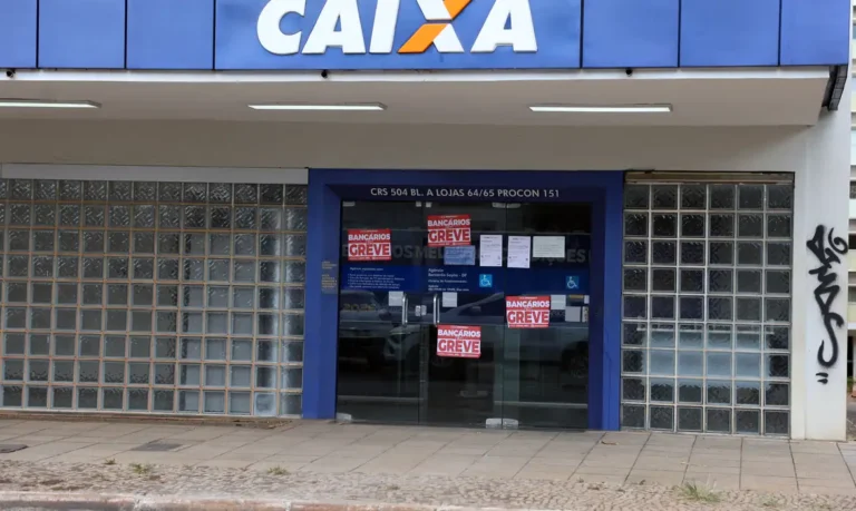 Greve dos empregados da Caixa continua após rejeição de proposta