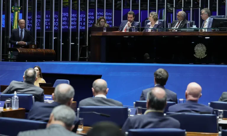 Senado discute fim da escala 6x1 e redução da jornada de trabalho