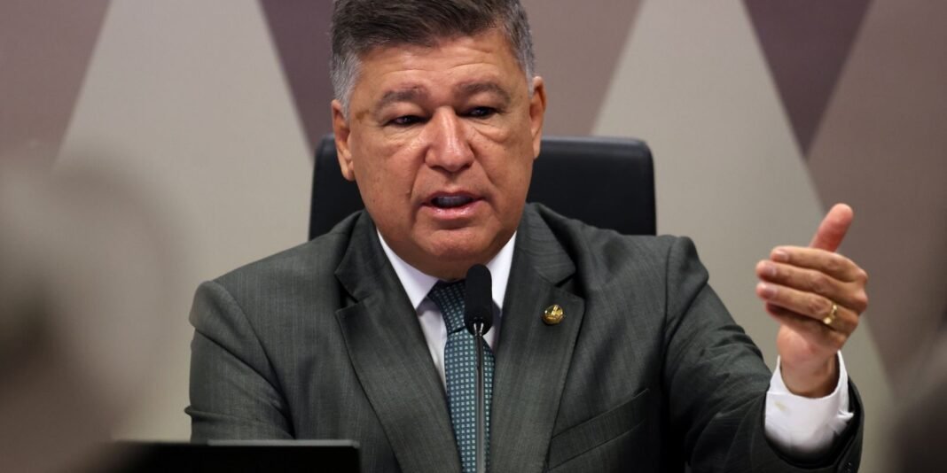Carlos Viana busca reverter decisão do STF sobre depoimento de Vorcaro na CPMI