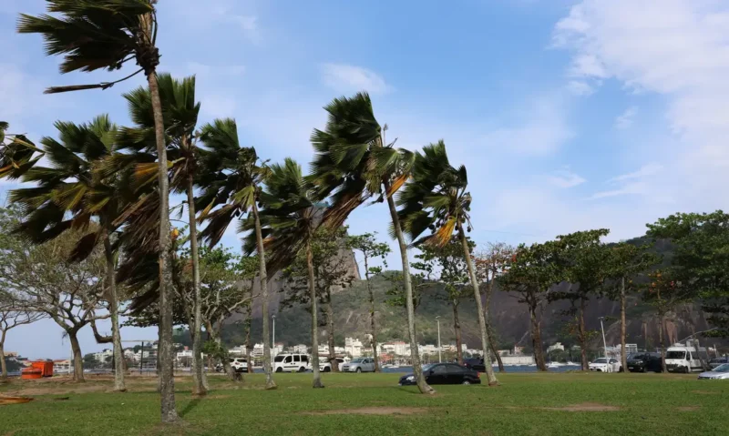 Defesa Civil do Rio alerta para ventos intensos e chuvas nesta semana