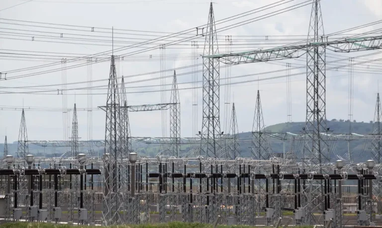 Aneel anuncia três leilões de transmissão de energia para 2027