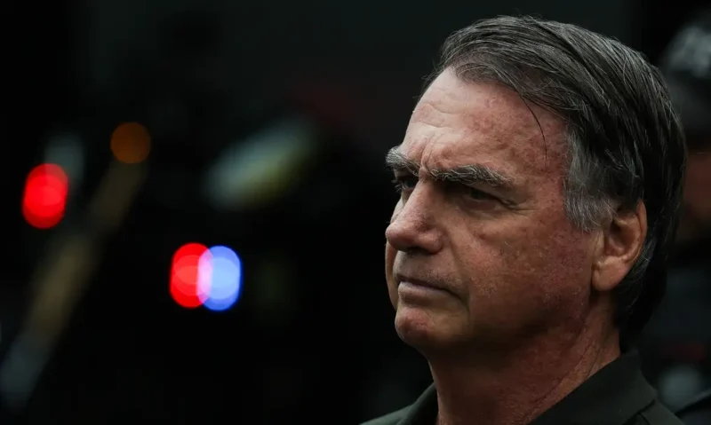 PGR apoia volta das visitas de Flávio Bolsonaro ao pai em prisão domiciliar