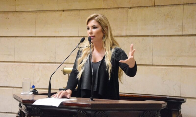 Ex-vereadora Veronica Costa é presa após condenação por tortura no RJ