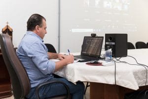 O prefeito Conrado Scheller participou de reunião virtual com prefeitos da Amepar e diretores da Paraná Saúde para discussão sobre a compra de vacinas