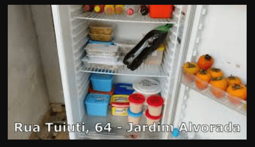 Moradora do Jardim Alvorada em Cambé ajuda quem precisa através da Geladeira Solidária