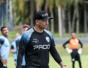 Omar Feitosa, em treino do Londrina — Foto: Ricardo Chicarelli/Londrina