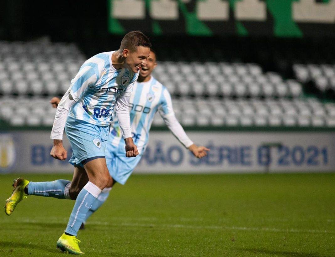 Safira comemora o seu gol diante do Coritba, no último duelo do LEC na capital paranaense. (Foto: Matheus Meneses)