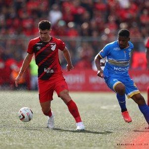 Campeonato Paranaense, Athletico, São Joseense, quartas de final, vitória, Rubro-Negro, vantagem, semifinal, Khellven, Zé Ivaldo, Pablo, Vitor Bueno, Vitor Roque, Ricardinho, Wellissol, resultado, Furacão, diferença, jogo da volta, Arena da Baixada, Tricolor SJP, desempenho, equipe, invencibilidade, competição, solidariedade, título, emocionante, cautela, placar agregado, fãs de futebol, força, confirmar