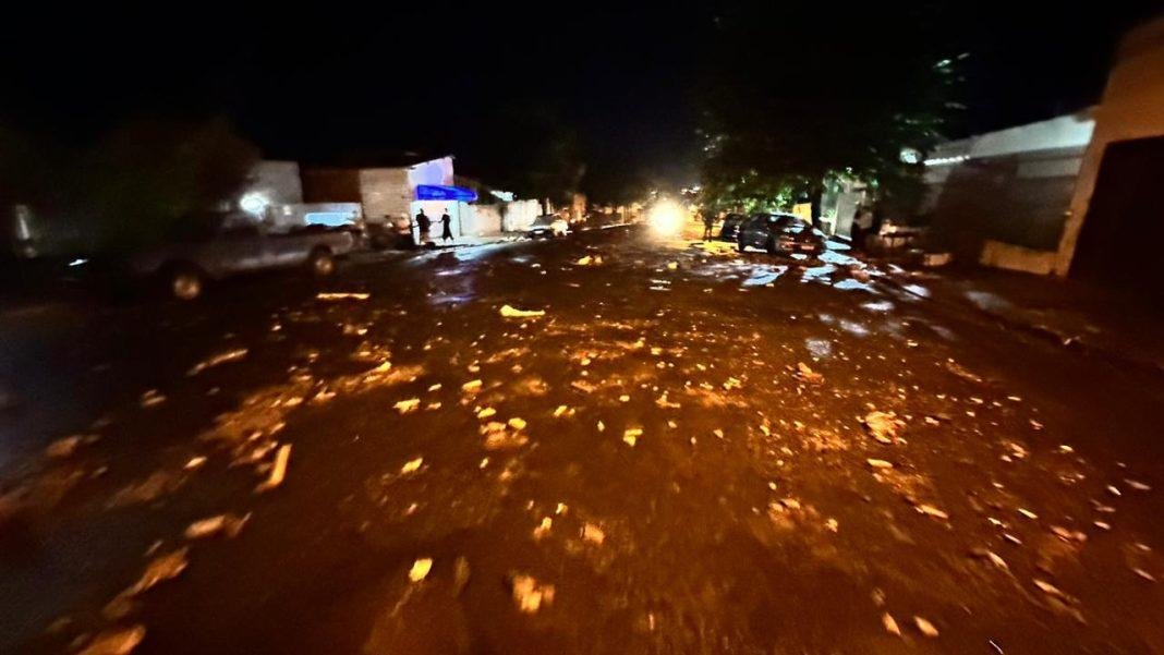 Reservatório de água se rompe e causa destruição em casas de Jataizinho