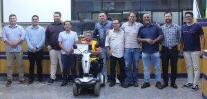 Jefinho recebeu a homenagem e pousou para foto com os vereadores - Foto: Divulgação