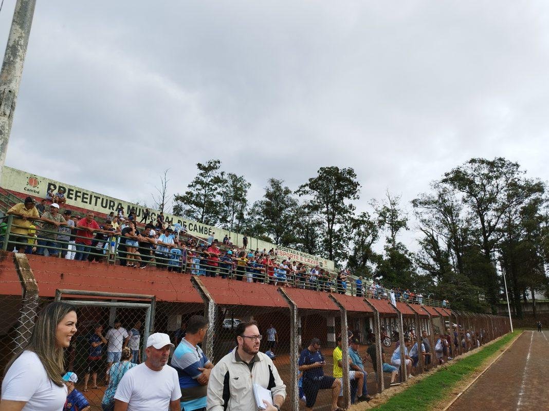 Londrina Esporte Clube faz treino aberto em Cambé