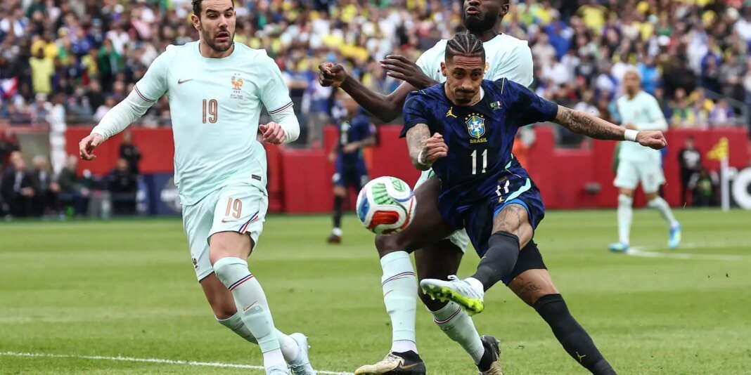 Raphinha e Wesley Desconvocados da Seleção Brasileira para Amistoso Raphinha e Wesley Desconvocados da Seleção Brasileira para Amistoso