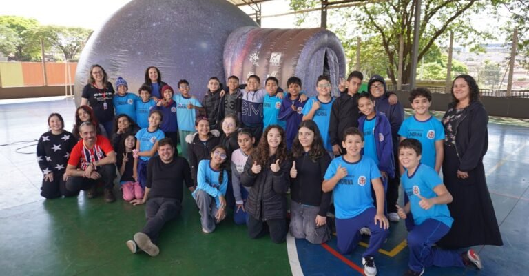 Planetário itinerante leva ciência e astronomia a alunos de Londrina