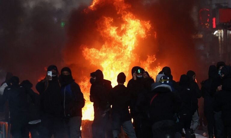 Protestos na França deixam mortos, feridos e prejuízos milionários