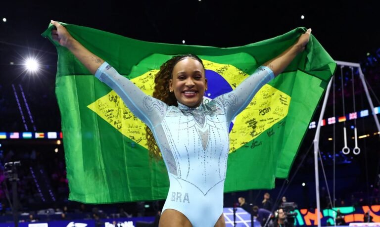 Rebeca Andrade conquista tricampeonato mundial de ginástica na Holanda
