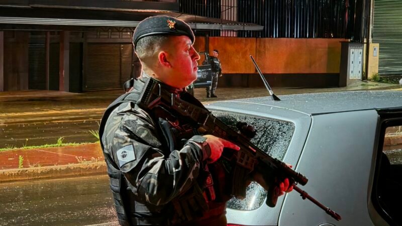 PM apreende 1,4 tonelada de maconha e prende 10 na fronteira do PR