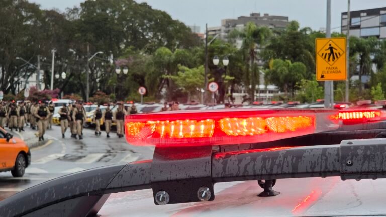Operação Omnis reforça segurança com 230 PMs e 100 viaturas em Curitiba