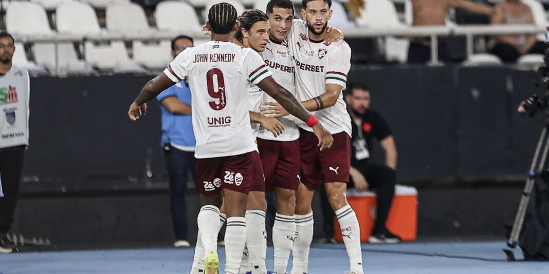 Fluminense sai na frente contra Vasco na semifinal do Carioca