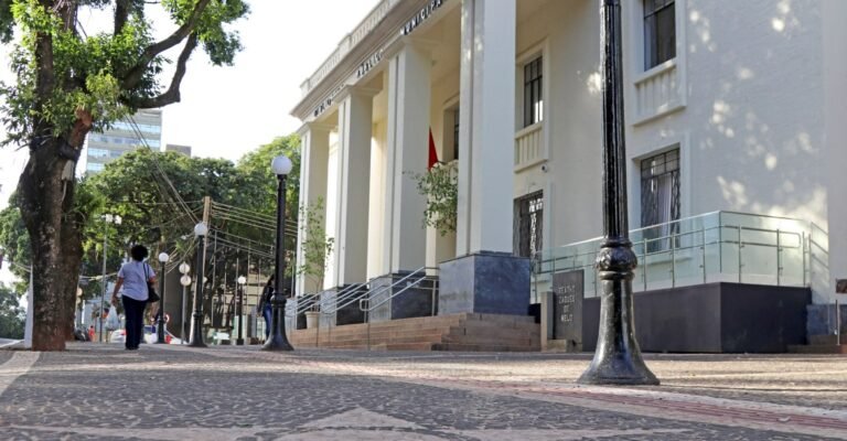 Biblioteca de Londrina recebe lançamento de livros e sarau nesta quinta