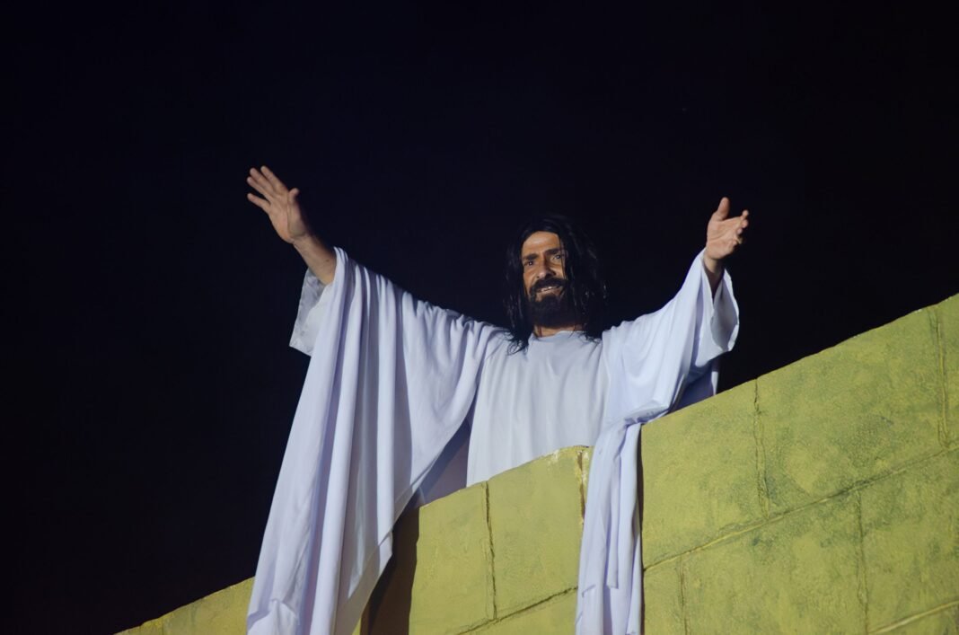 Encenação da Paixão de Cristo em Cambé Promete Emoção e Reflexão Encenação da Paixão de Cristo em Cambé Promete Emoção e Reflexão