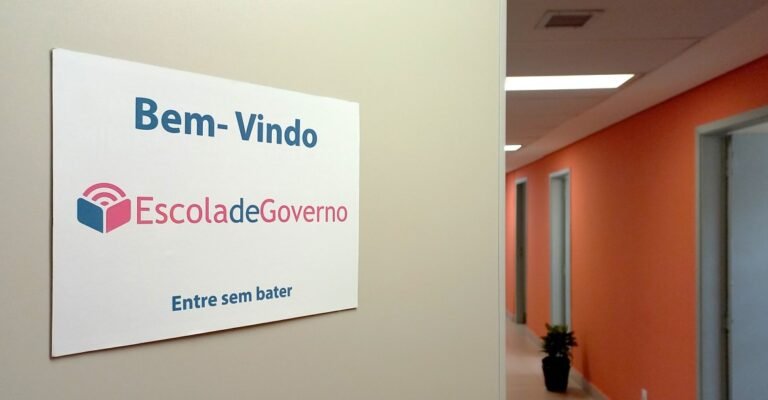 Curso gratuito da EGL orienta profissionais sobre entrega voluntária para adoção em Londrina