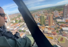 Helicóptero da PM sobrevoa Cambé durante a Operação Natal