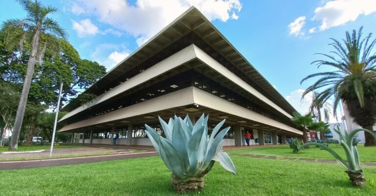 Funcionamento dos serviços municipais de Londrina no Dia do Servidor e Finados