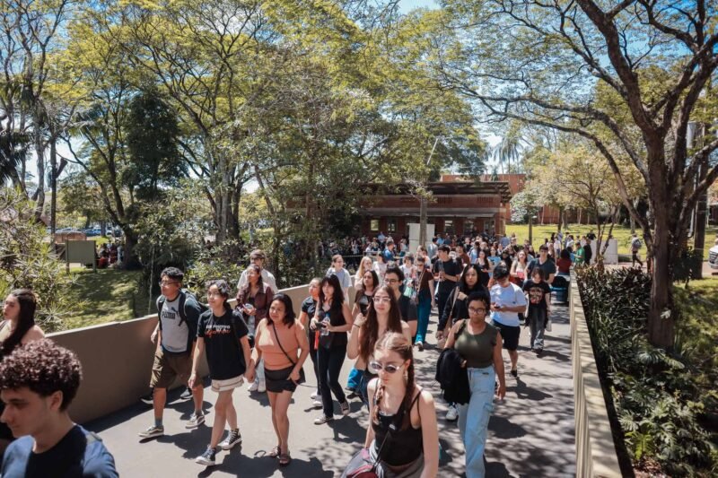 UEL registra 18% de abstenção no segundo dia do Vestibular 2027