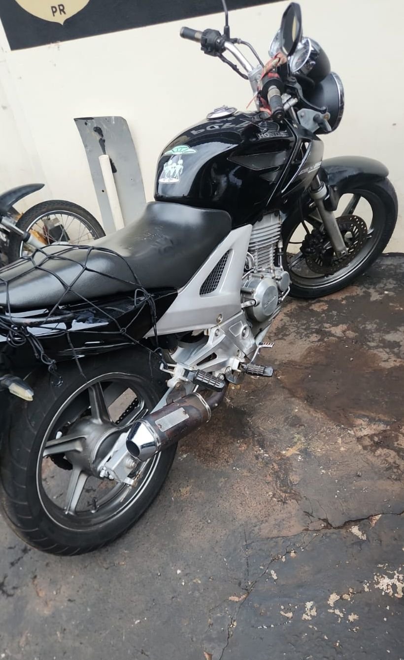 Mulher é presa e motocicleta furtada é recuperada no Parque Ana Rosa