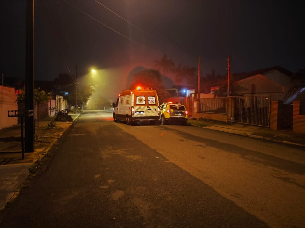 Mulher é encaminhada à Santa Casa após invadir abrigo e apresentar comportamento agitado em Cambé