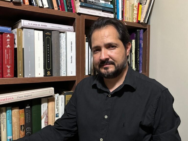 Professor da UEL é finalista do Prêmio Jabuti com tradução inédita