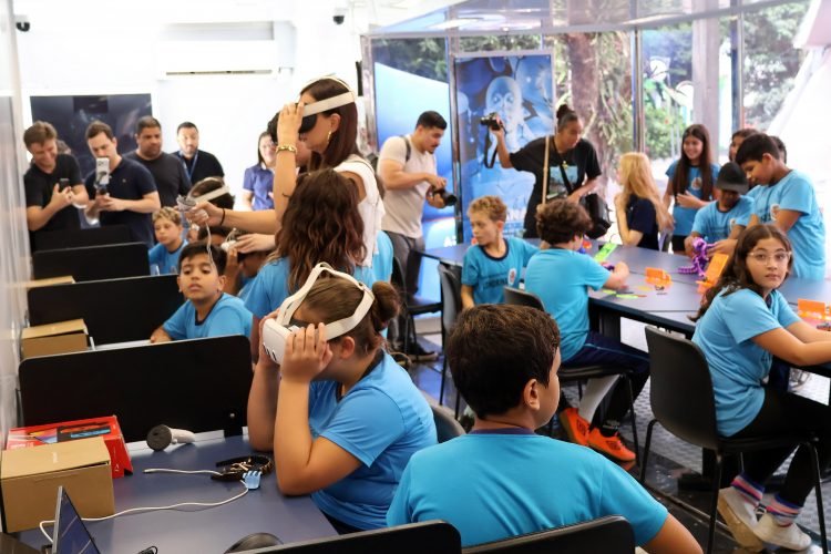 Carretas da Inovação levam tecnologia aos bairros de Londrina Carretas da Inovação levam tecnologia aos bairros de Londrina