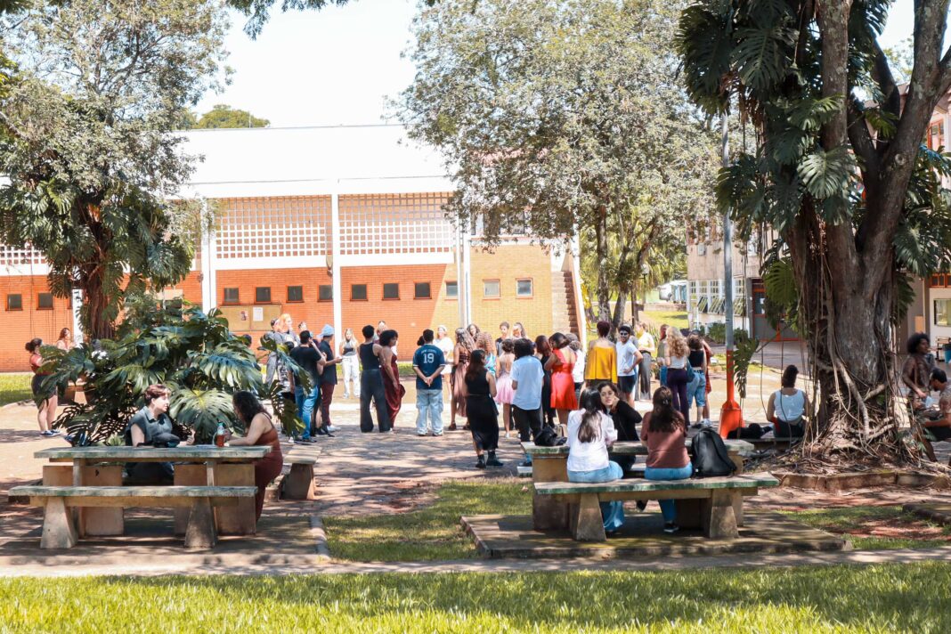 Semana de Recepção aos Ingressantes na UEL Promove Integração e Respeito Semana de Recepção aos Ingressantes na UEL Promove Integração e Respeito