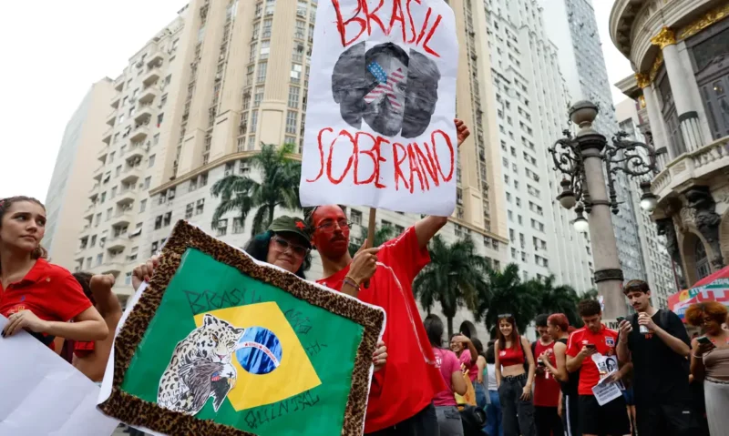 Estudantes do Rio realizam ato em apoio ao voto em Lula no segundo turno