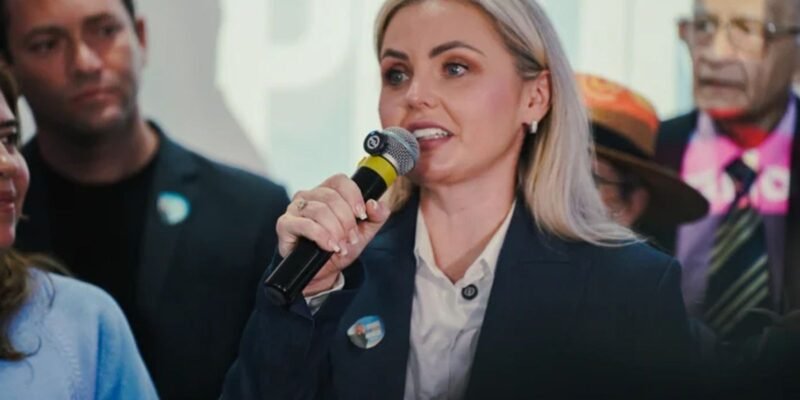 Clariana Barão apresenta propostas para proteção de mulheres, infância e desenvolvimento social