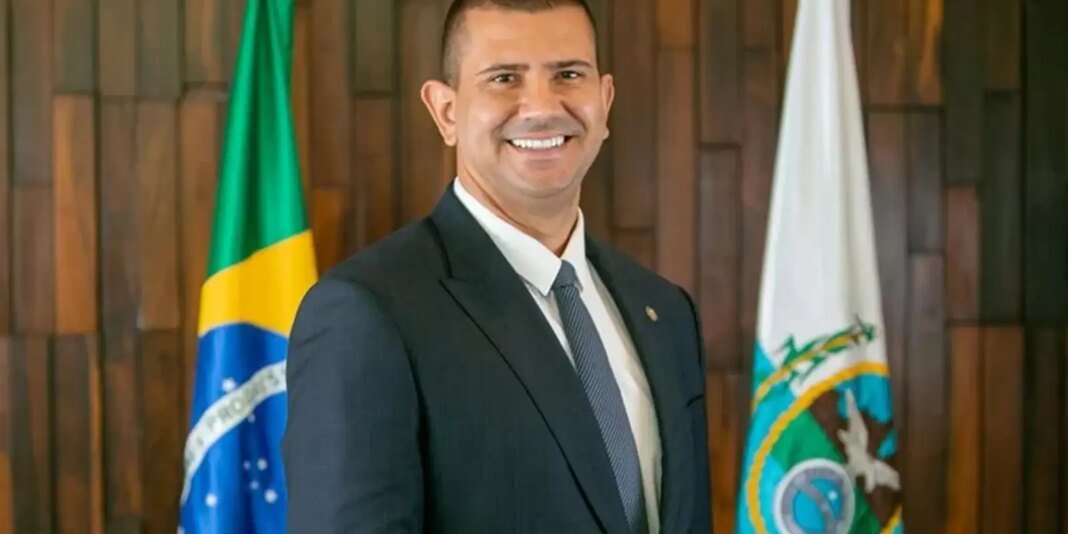 Douglas Ruas assume presidência da Alerj e governará o Rio de Janeiro Douglas Ruas assume presidência da Alerj e governará o Rio de Janeiro