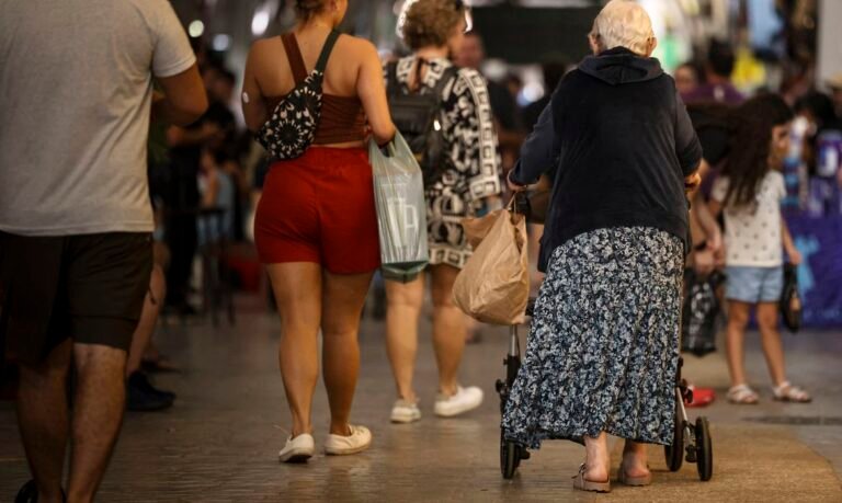 Corte amplo de gastos pode afetar programas sociais, alertam economistas