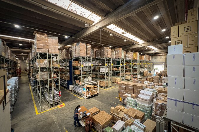 Estado Distribui Mais de 6 Milhões de Insumos para Saúde em 2026