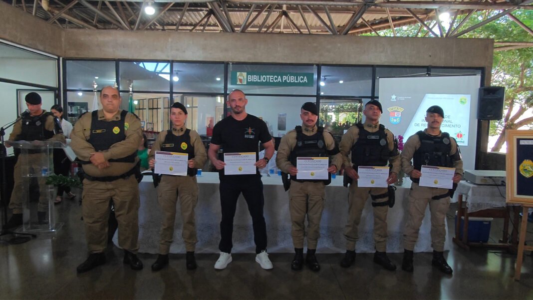 Polícia Militar homenageia policiais por atos de bravura em Cambé