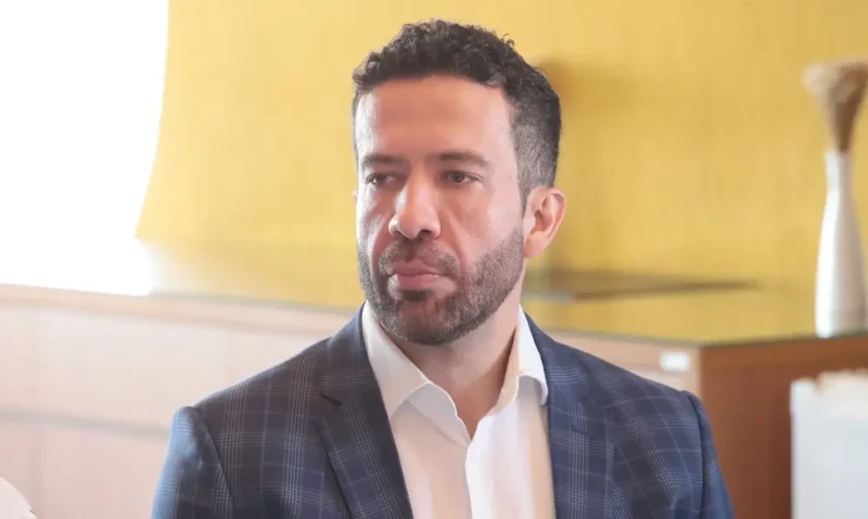 Deputado Janones pode receber alta em 48 horas após arritmia