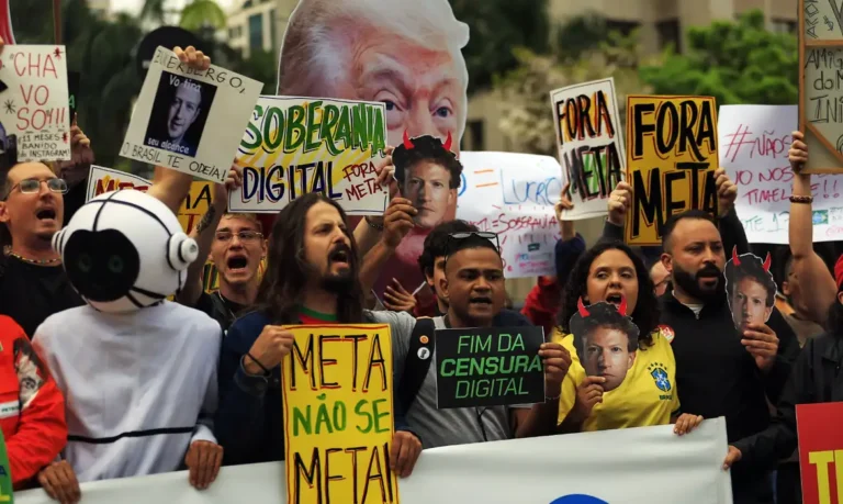 Manifestantes cobram neutralidade da Meta nas eleições em SP