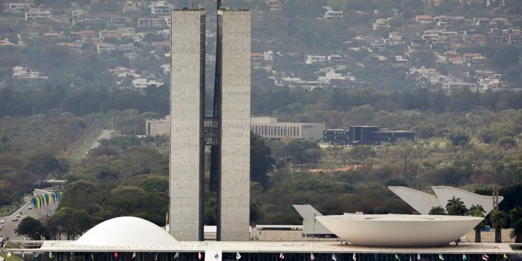 Lula Sanciona Reajuste Salarial do Legislativo com Vetos Importantes