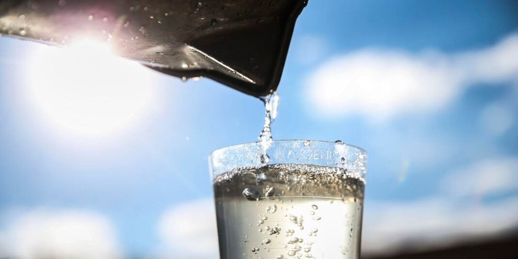 Desigualdades no Acesso à Água e Saneamento no Brasil Persistem Desigualdades no Acesso à Água e Saneamento no Brasil Persistem