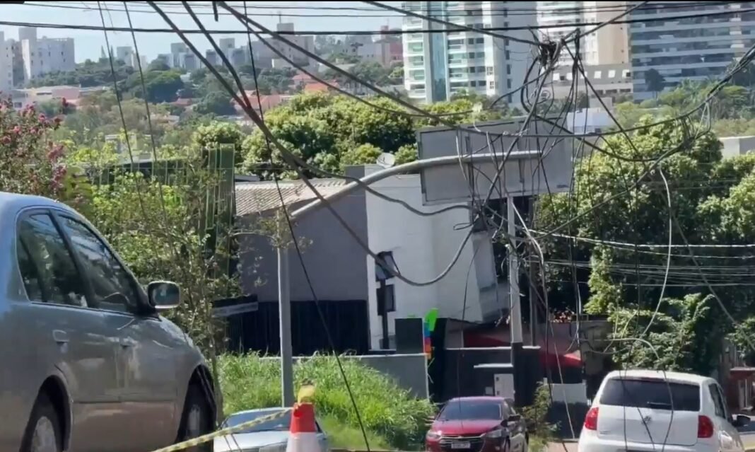 Copel organiza força-tarefa para melhorar fiação em Londrina Copel organiza força-tarefa para melhorar fiação em Londrina