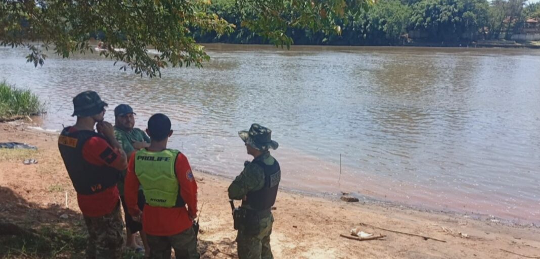 Bombeiros Encontram Corpo de Jovem no Rio Tibagi Bombeiros Encontram Corpo de Jovem no Rio Tibagi