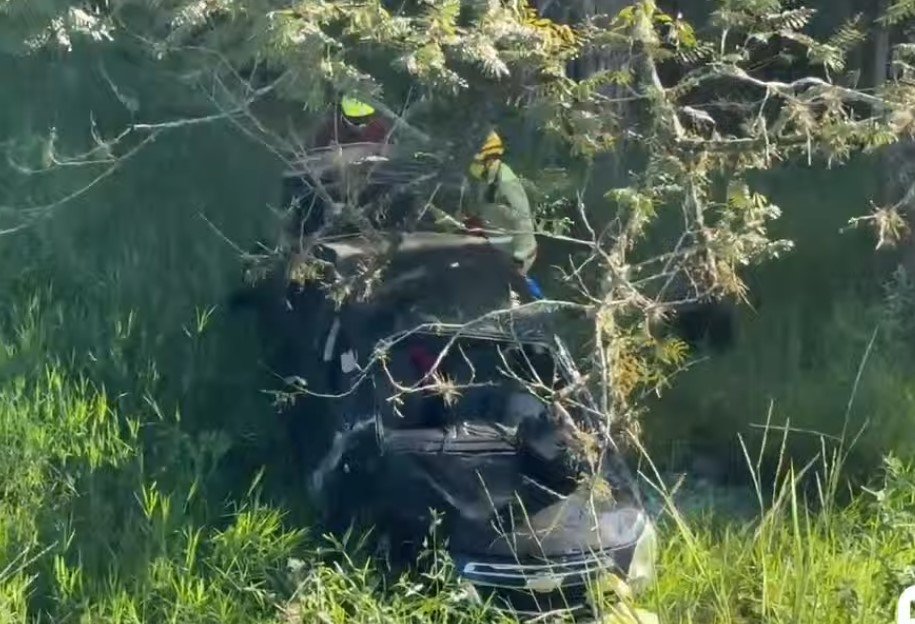 Acidente na PR-445: Veículo com Mãe e Filha Capota e Cai de Barranco Acidente na PR-445: Veículo com Mãe e Filha Capota e Cai de Barranco