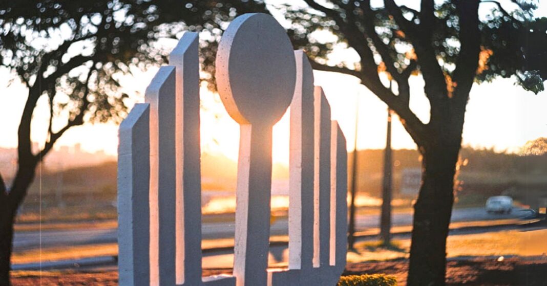 Comissão Eleitoral Aprova Chapas para Eleição de Reitoria da UEL Comissão Eleitoral Aprova Chapas para Eleição de Reitoria da UEL