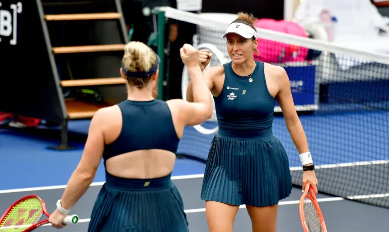 Luisa Stefani e Dabrowski avançam às quartas no WTA 1000 de Pequim