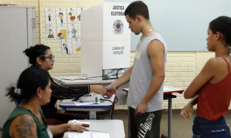 Jovens e idosos destacam valor do voto nas eleições de 2026